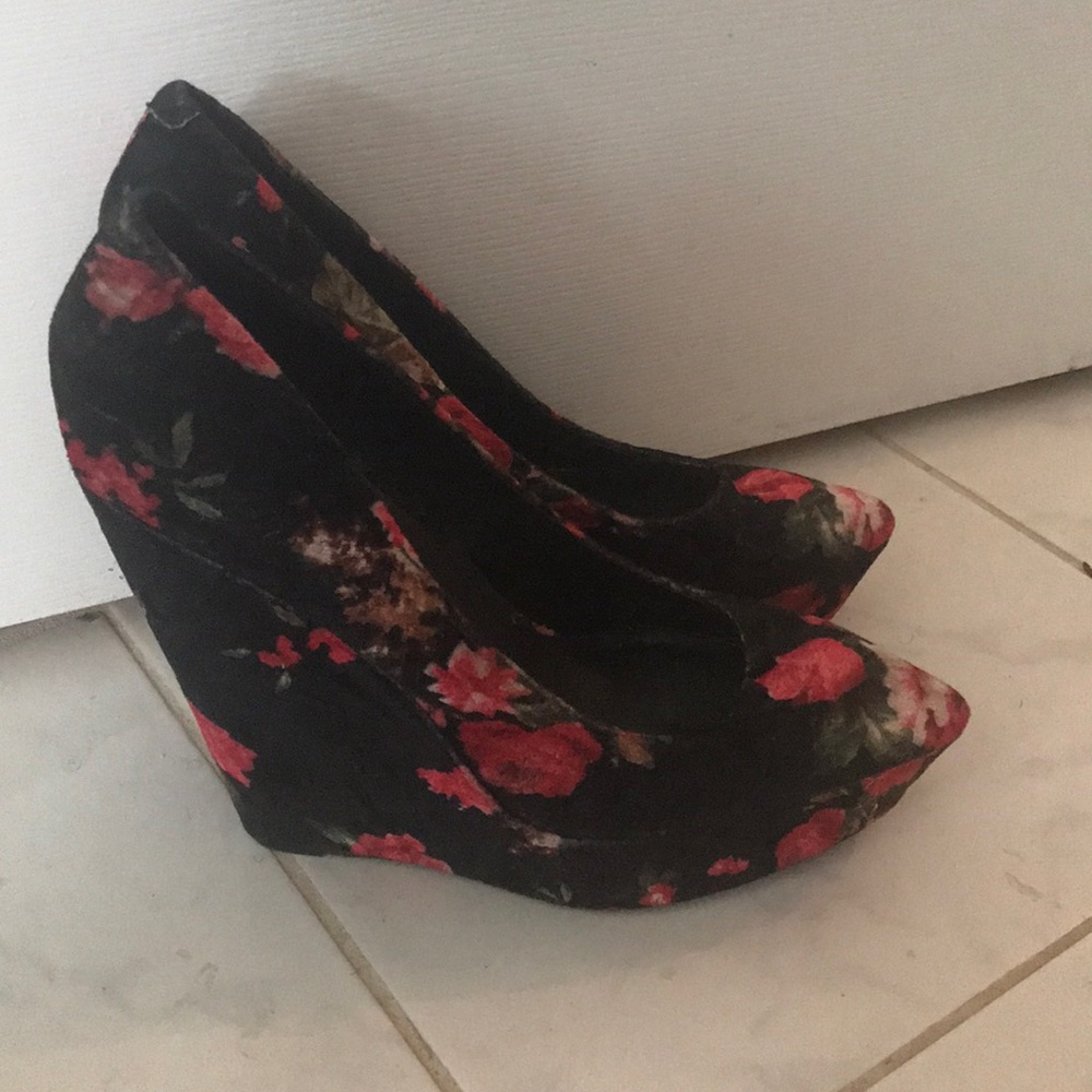 Floral wedge